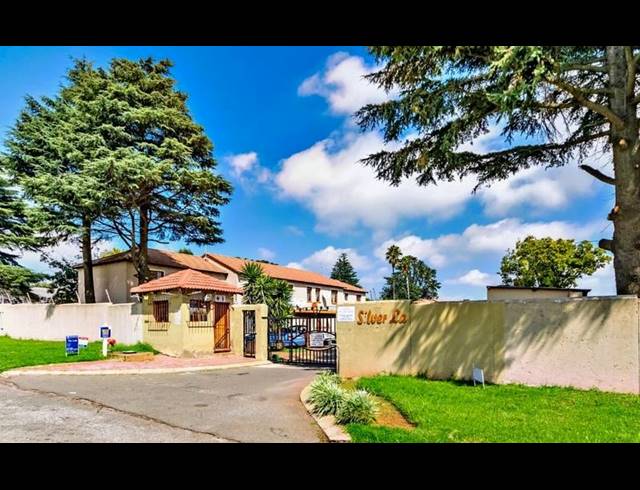 2 BEDROOM APARTMENT FOR SALE IN ROODEPOORT WEST